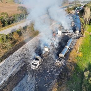 Большая авария и пожар недалеко от Канберры Большая авария и пожар недалеко от Канберры